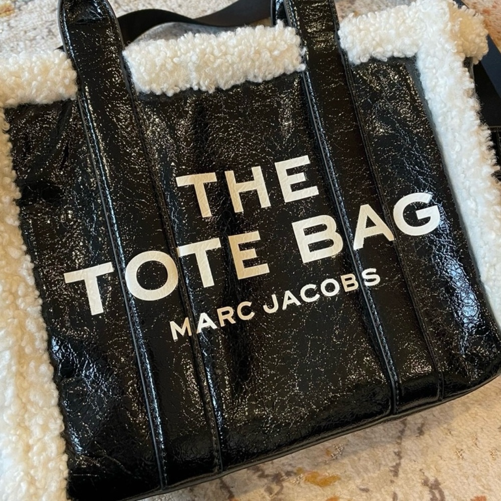 Marc Jacobs The Crinkle Shearling Small Tote Bag H052L01RE21-005